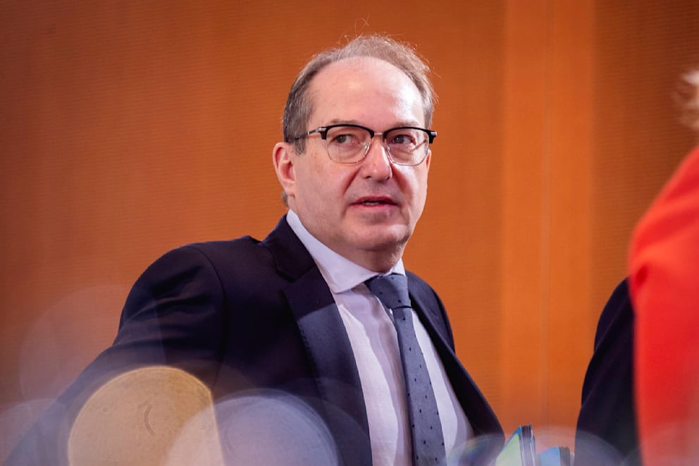 Debatte um härtere Strafen nach Angriff auf Zugbegleiter