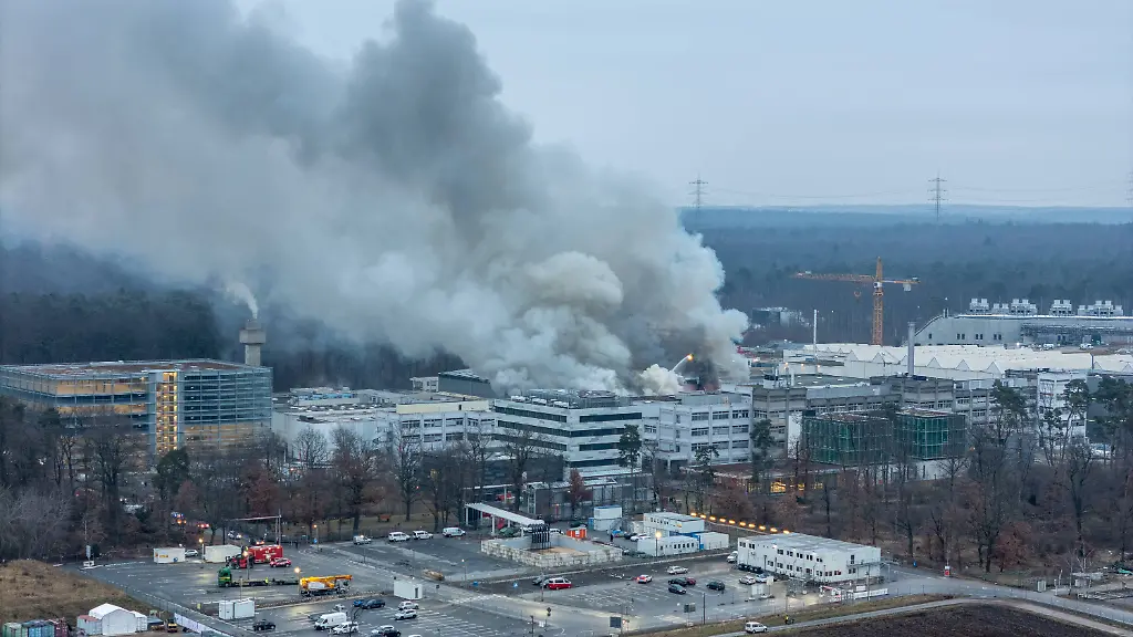 Großbrand an der Forschungseinrichtung in Darmstadt verursacht Verzögerungen