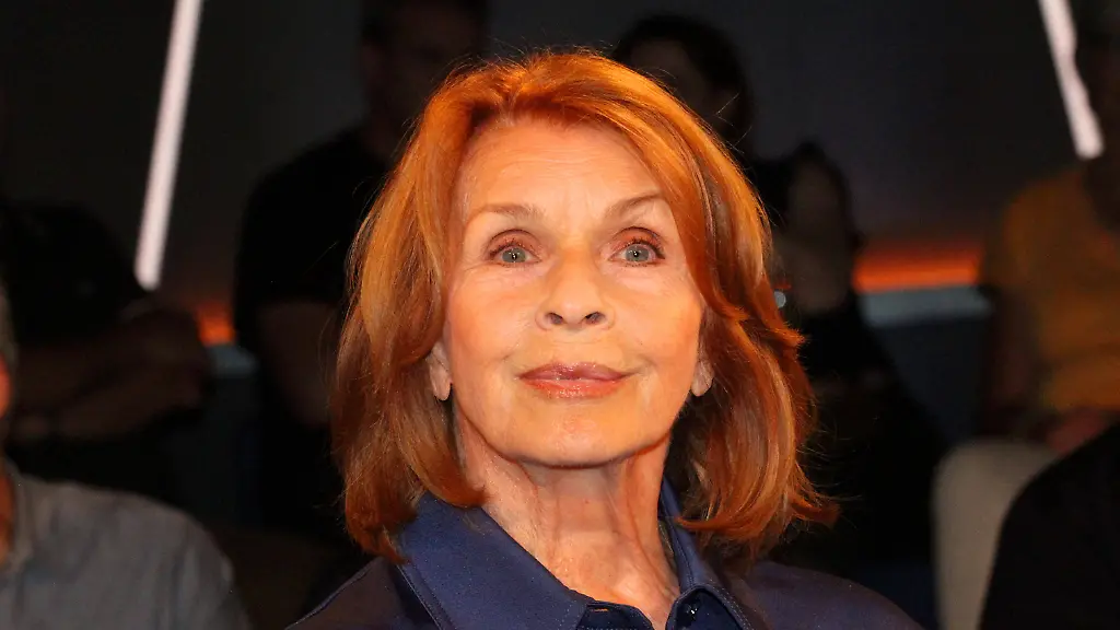 Senta Berger erholt sich in Reha: Berührende Genesungsgeschichte nach schwerem Sturz