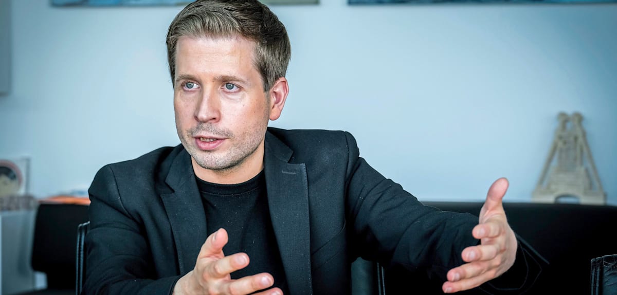 Kevin Kühnert kritisiert Rentensystem für Politiker