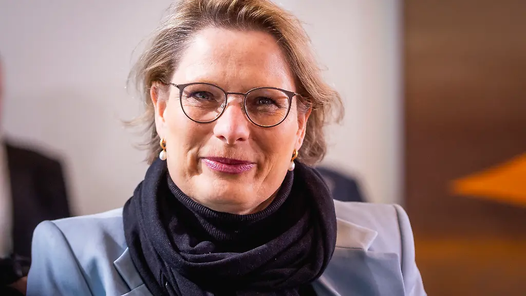 Justizministerin bekräftigt Unterstützung für Den Haag