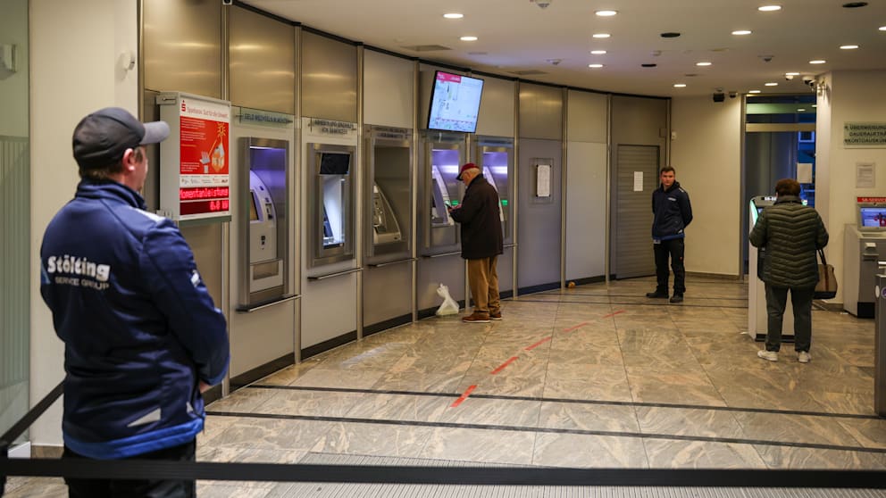 Polizeiarbeiten nach Einbruch in der Sparkasse Gelsenkirchen-Buer abgeschlossen