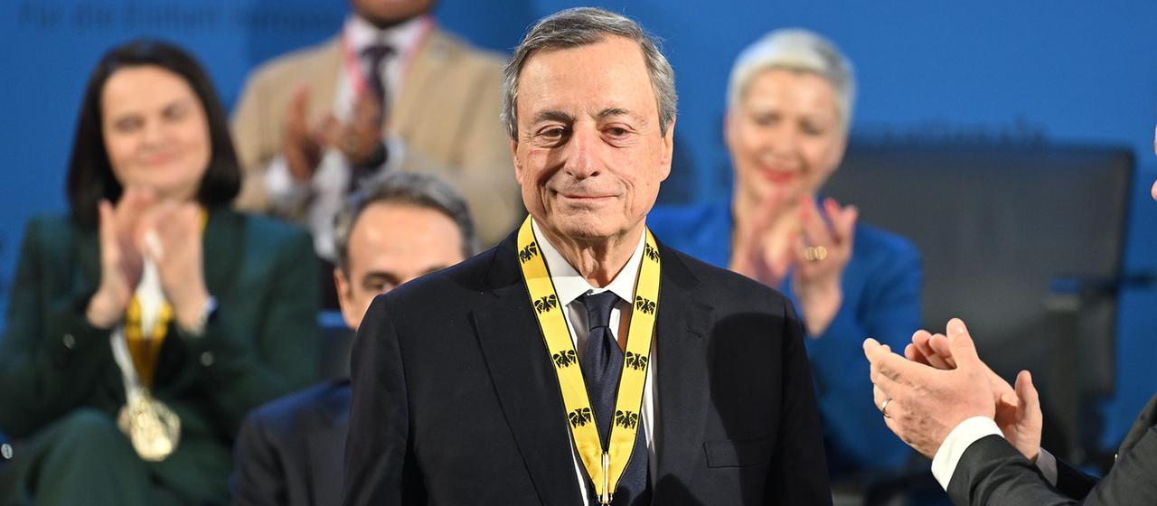 Mario Draghi erhält den Karlspreis für sein Lebenswerk