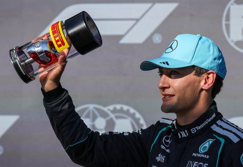 George Russell siegt im spannenden Sprint von Montréal