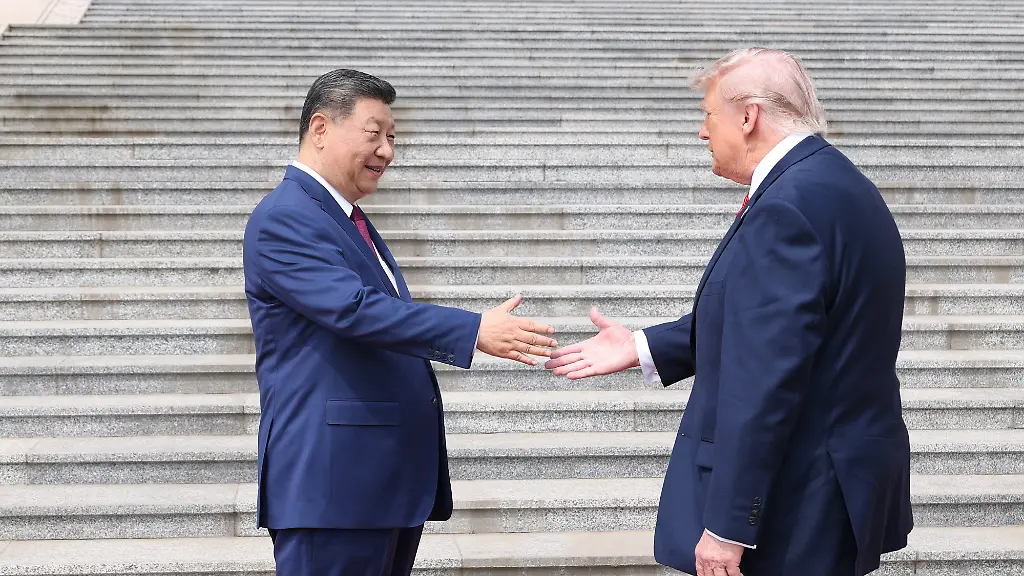 Xi warnt vor Konflikten mit USA, während Trump bei Waffenlieferung zögert