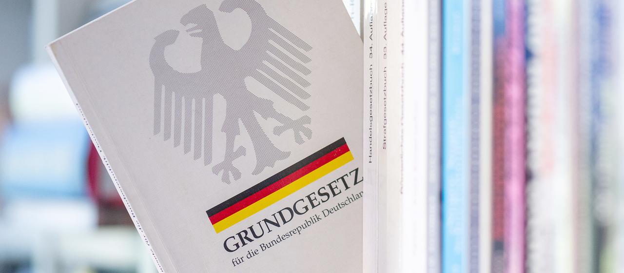 77 Jahre Grundgesetz: Vom Neuanfang zur Stabilität