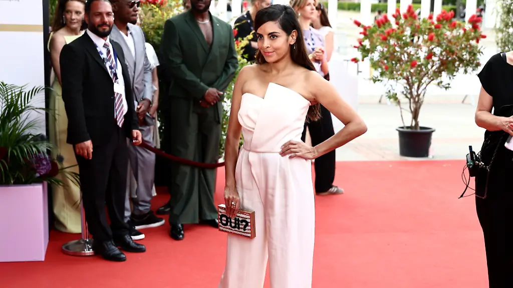 Collien Fernandes tritt beim Deutschen Filmpreis in Erscheinung