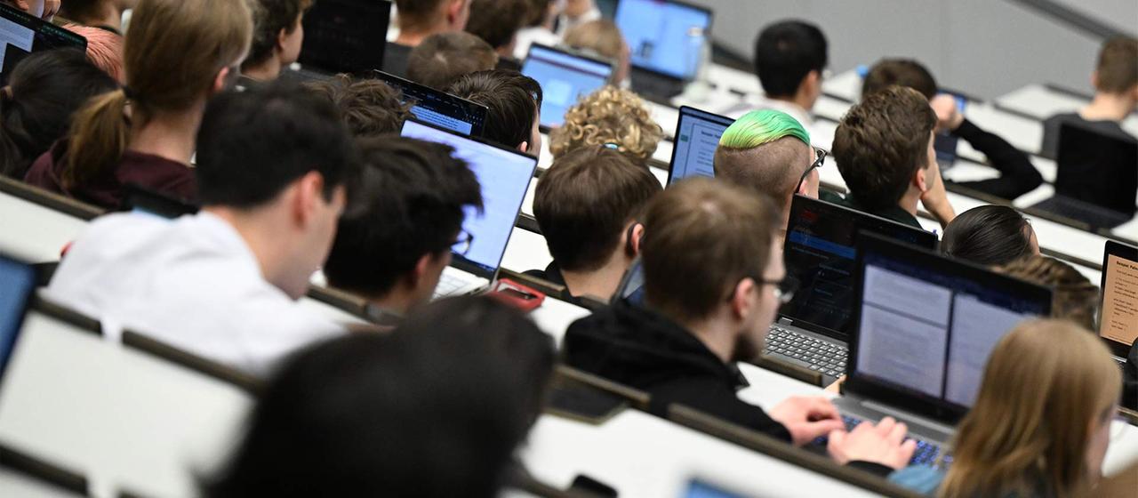 Debatte um BAföG-Reform: Verzögerungen und Kontroversen