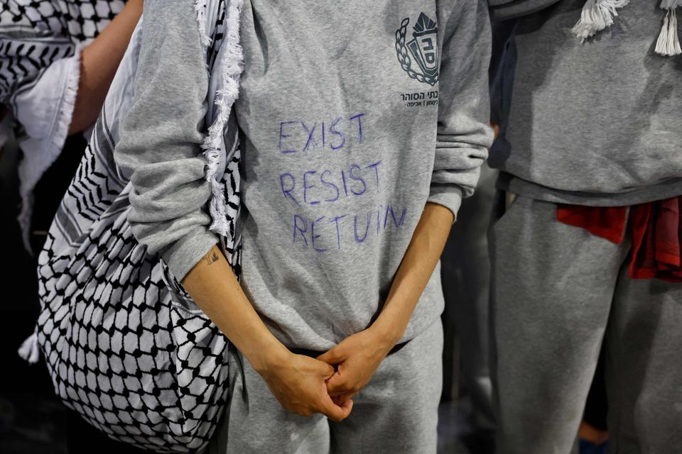 Rückkehr von Aktivisten der Gazastreifen-Hilfsflottille: Zeugnisse von Gewalt und Misshandlung
