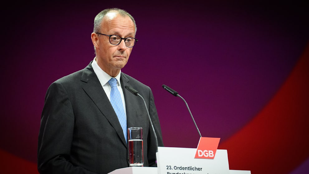 Buh-Rufe und Pfiffe für Merz: Forderung nach entschlossenerem Handeln