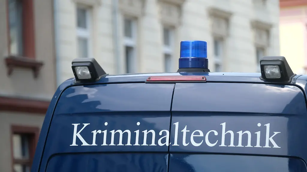 Männerleiche im Wald bei Potsdam entdeckt: Verdacht auf Gewaltverbrechen