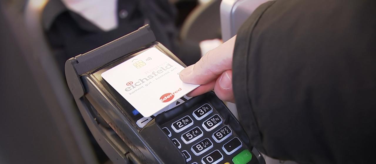 Gemischte Bilanz der Bezahlkarte für Asylbewerber