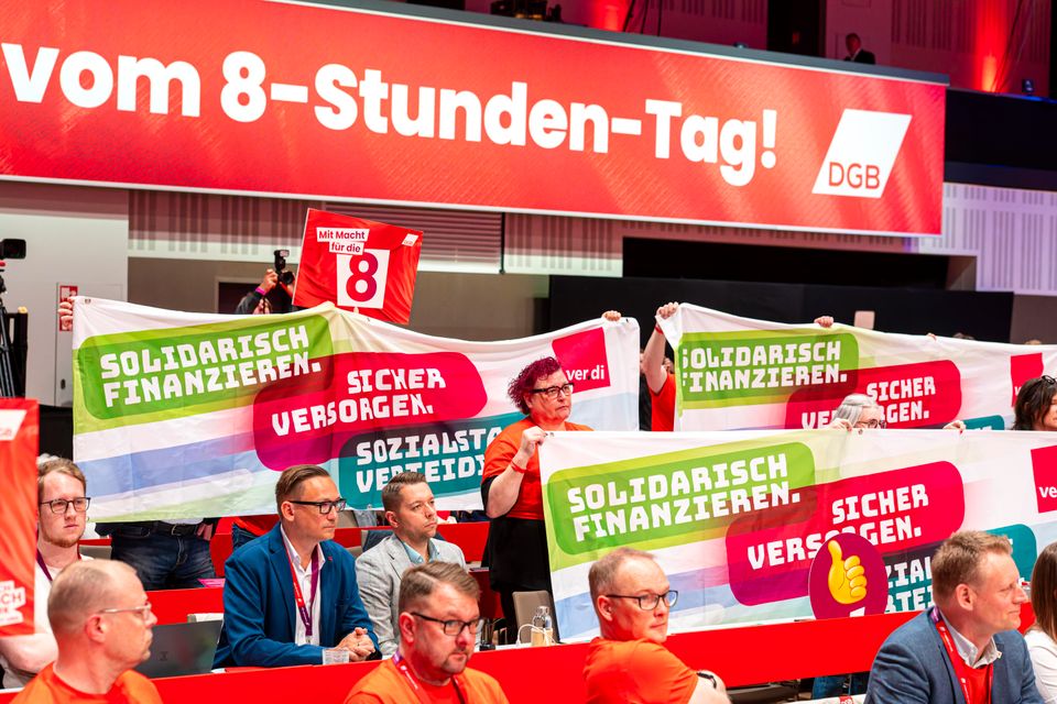 Proteste und Diskussionen beim DGB-Bundeskongress 2026