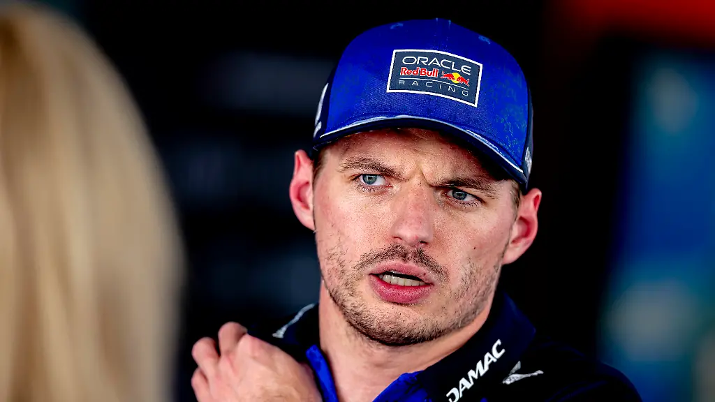 “Verstappen droht mit Abschied: Unzufriedenheit über Motorentscheidungen in der Formel 1”