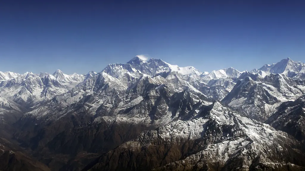 Rekordanzahl an Besteigungen am Mount Everest trotz Herausforderungen