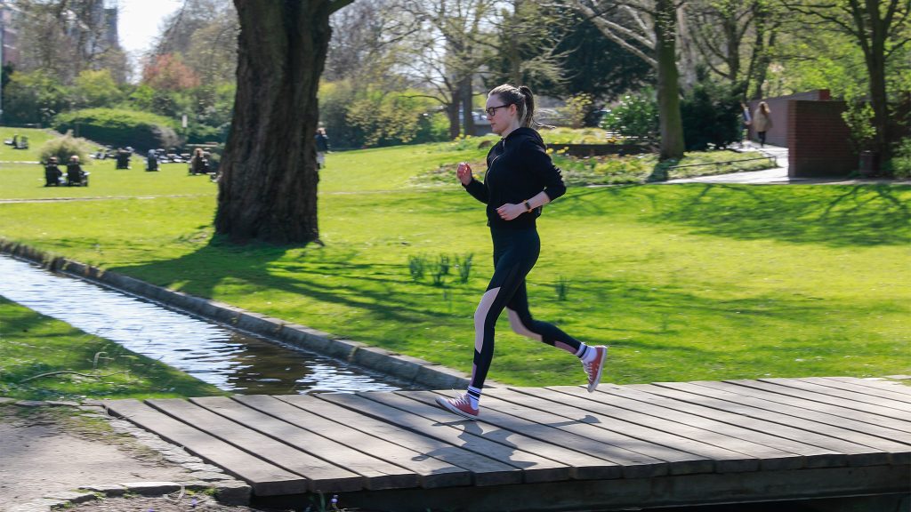 Fitnesstracker im Test: Fitbit Charge 6 und Huawei Band 10