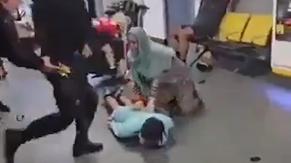 Polizist tritt Mann in Manchester – England gespalten
