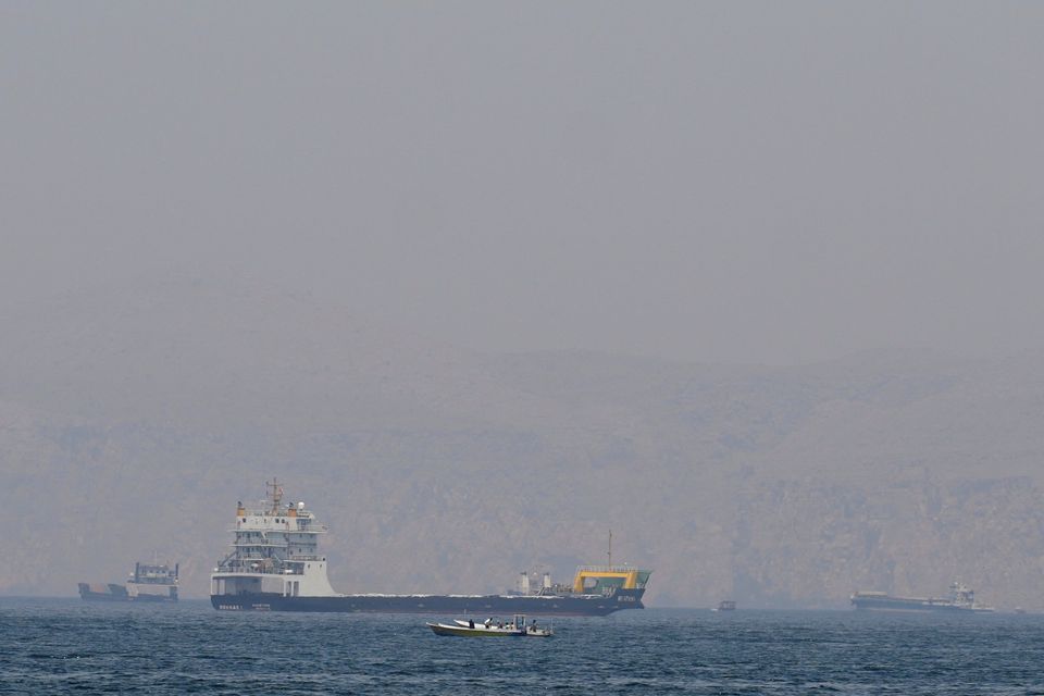 Iran Erlaubt Durchfahrt Chinesischer Schiffe durch die Straße von Hormus