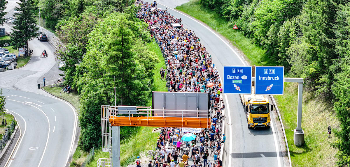 Tausende protestieren gegen Transitverkehr am Brenner