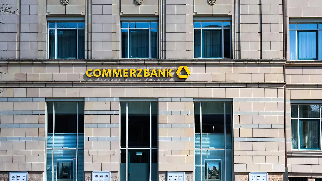 Commerzbank lehnt Unicredit-Angebot ab: Risiken und Perspektiven