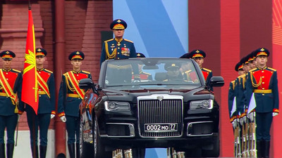 Militärparaden und Waffenruhe im Ukraine-Konflikt