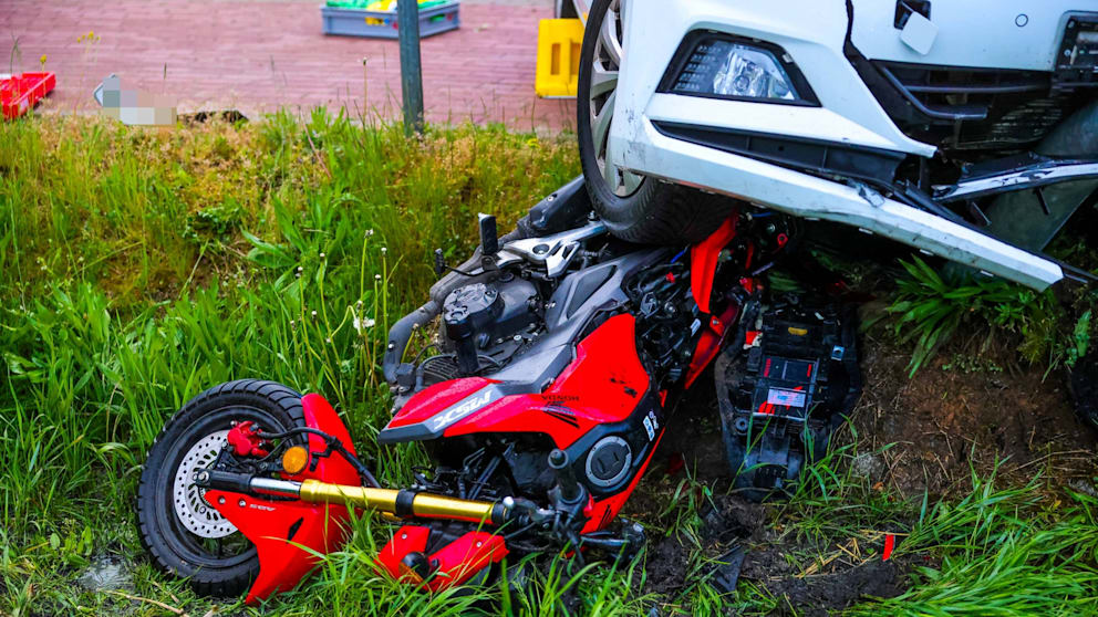 Jugendlicher bei Unfall mit Fahrschulauto schwer verletzt