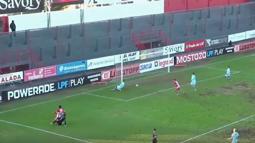 Kurioses Eigentor in der Fußball-Saison