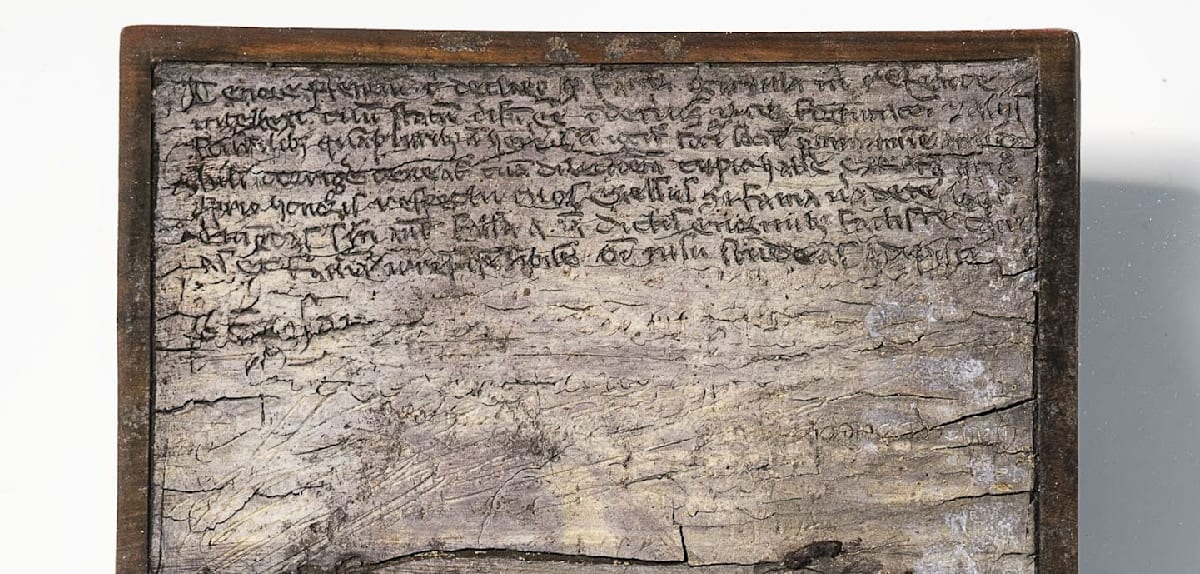 Archäologen Entdecken Mittelalterliches Notizbuch in Latrine