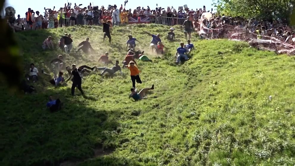 Deutscher triumphiert im skurrilen Käseroll-Rennen