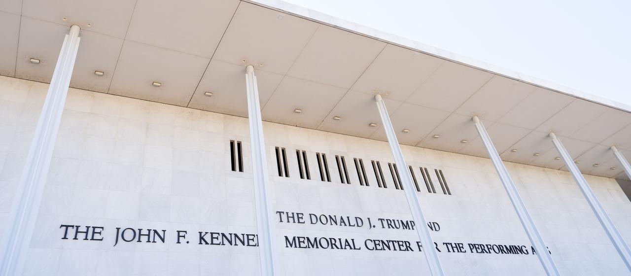 Gericht stoppt Trumps Umbenennung des Kennedy Centers
