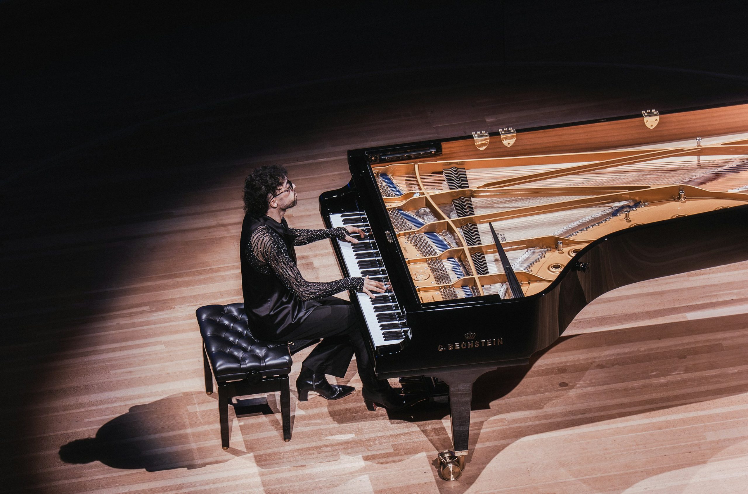 Der Erfolg des Pianisten Sofiane Pamart: Innovation und Inszenierung