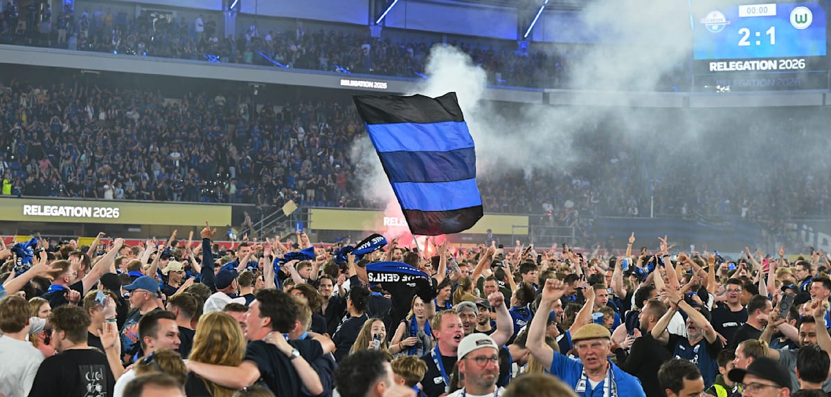 Paderborn feiert Bundesliga-Aufstieg: Eine kontrollierte Platzstürmung