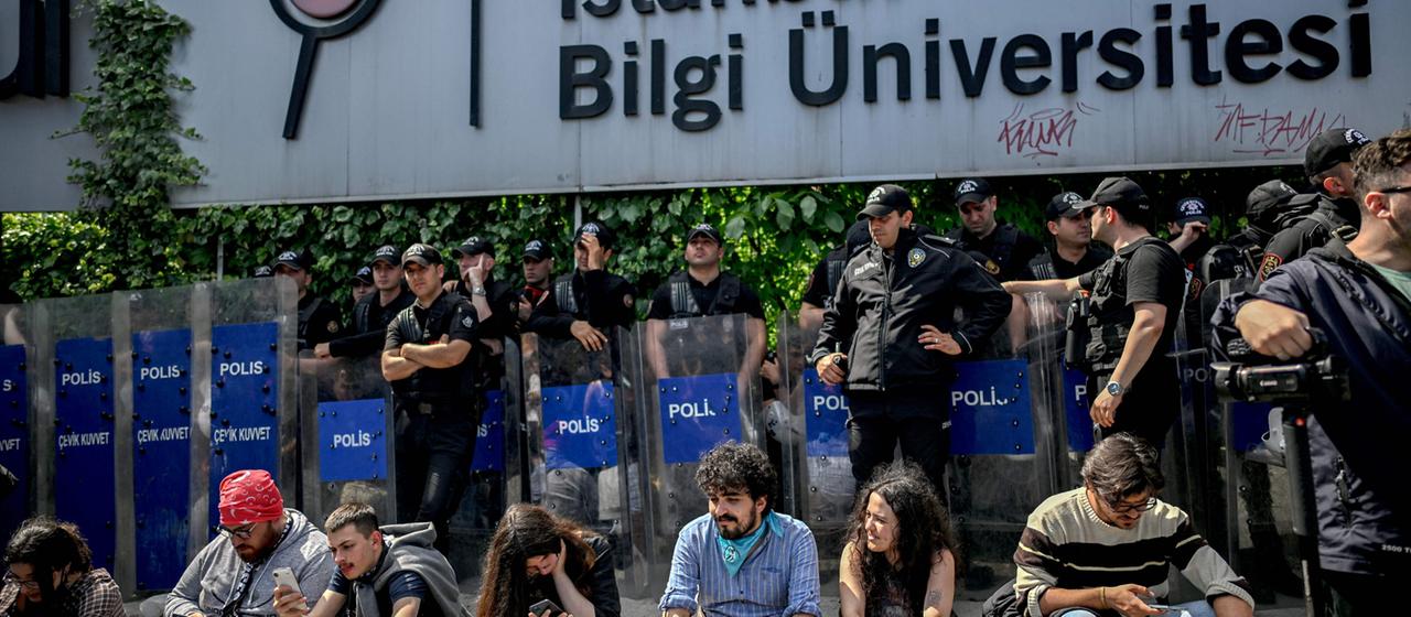 Die Bilgi-Universität bleibt geöffnet: Erdoğan zieht Entscheidung zurück