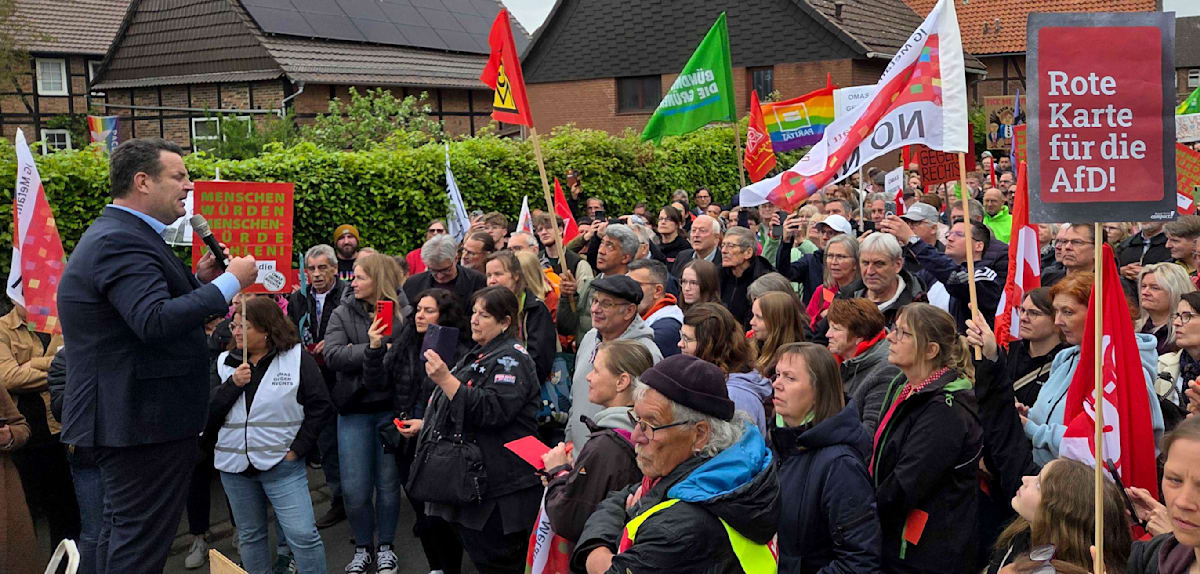 Hubertus Heil demonstriert gegen AfD-Auftritt