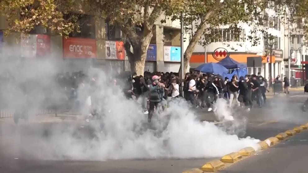 Massive Ausschreitungen in Chile: Studenten gegen die Polizei