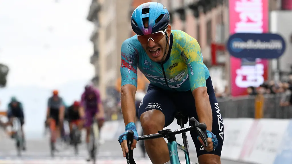 Spektakel beim Giro d’Italia: Massensturz in Neapel