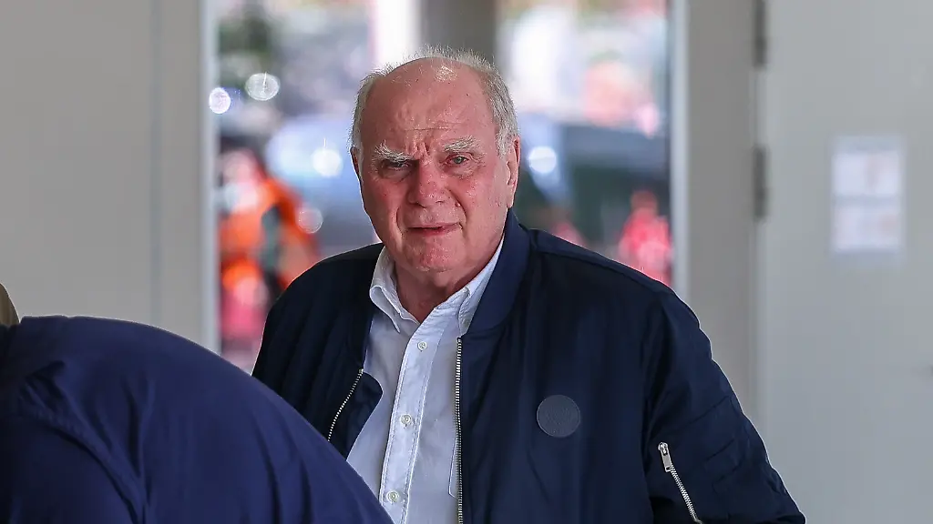 Uli Hoeneß sorgt persönlich für Ordnung bei Würstchen in Supermärkten
