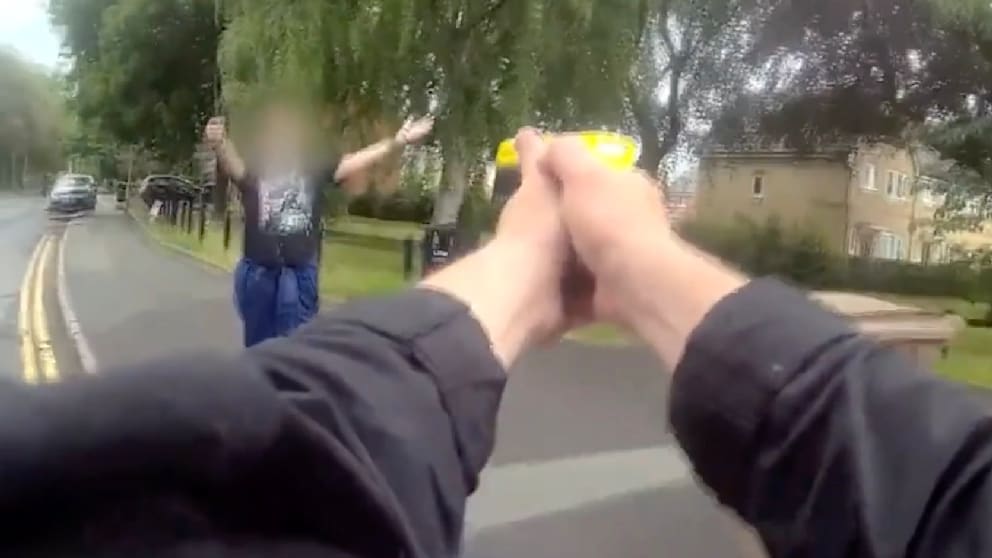 Einsatz eines neuen Tasers bei Messerangriff