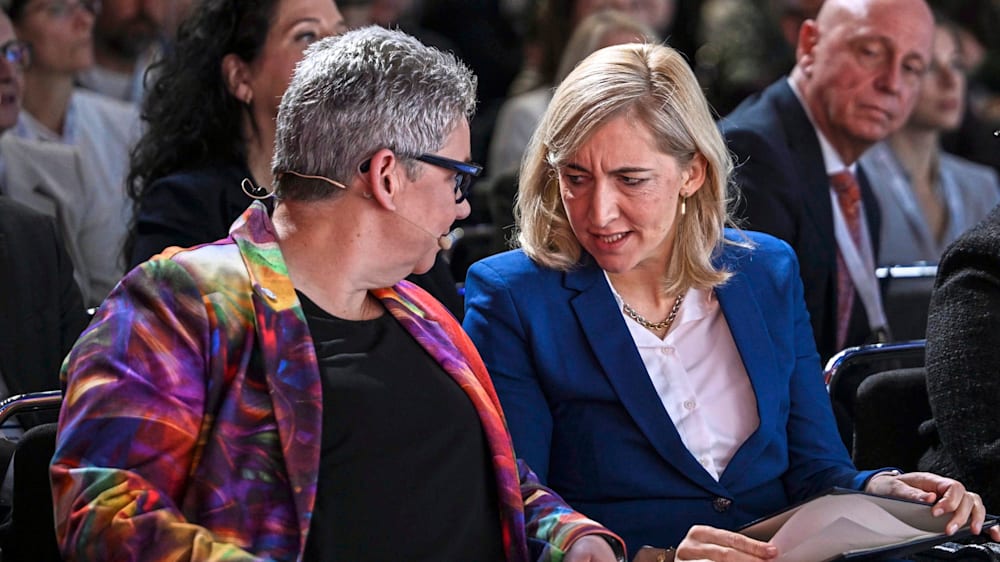 Heftige Kritik an Warkens Pflege-Reformplänen