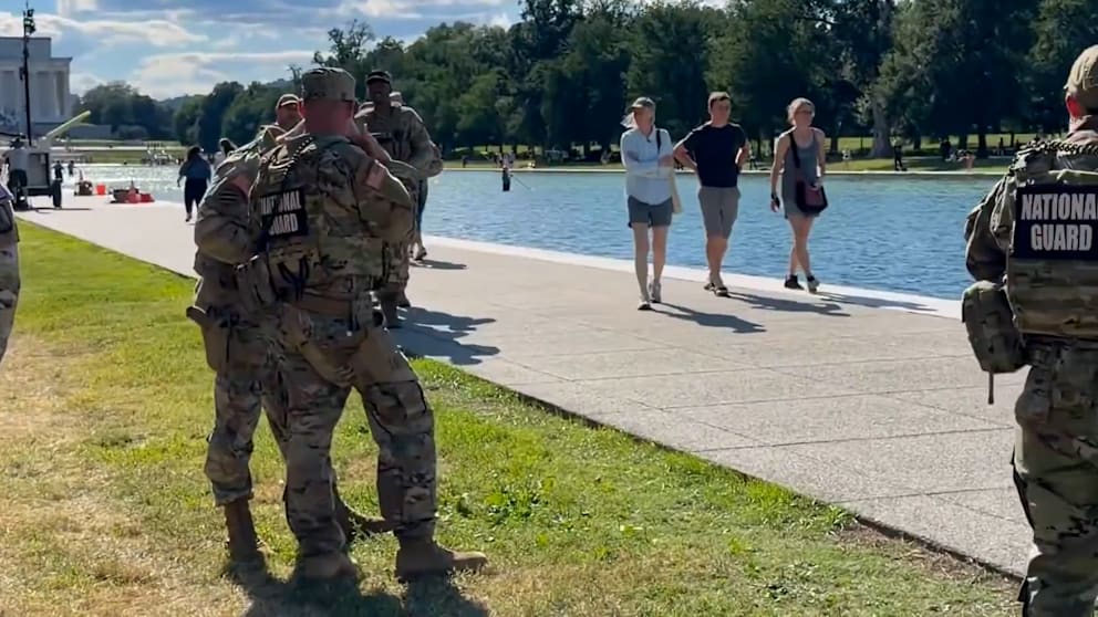 Soldaten bewachen Trumps Prestige-Pool