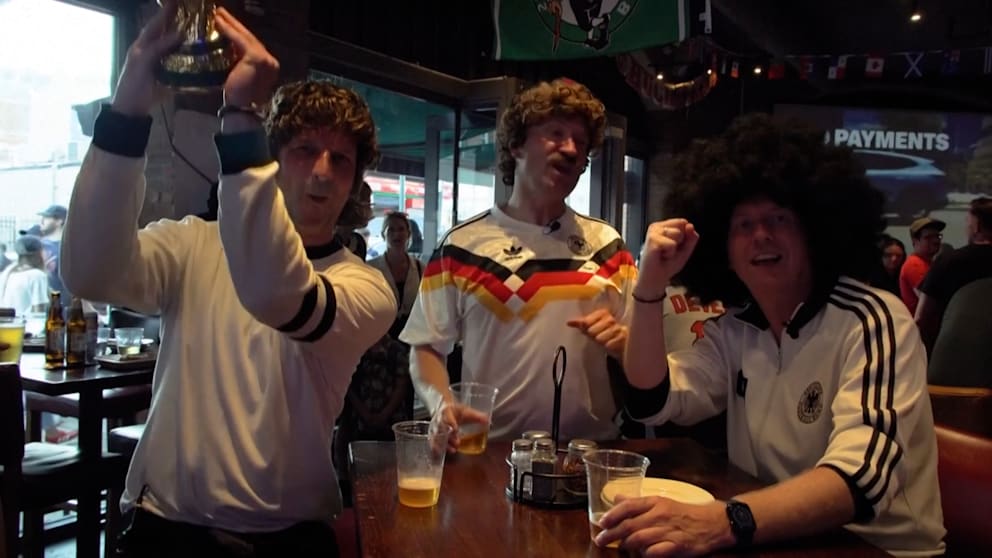 Deutsche Fans in Boston freuen sich auf Paraguay-Spiel