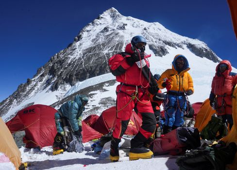 Rekordzahlen bei Mount Everest Besteigungen