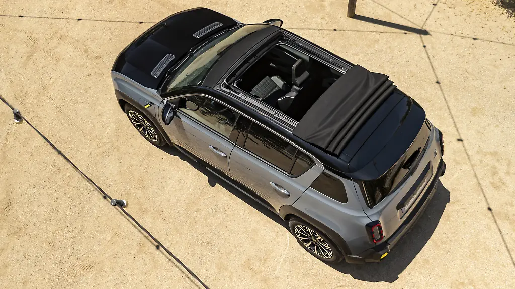 Renault präsentiert das neue Dachmodell des R4 E-Tech Electric Plein Sud