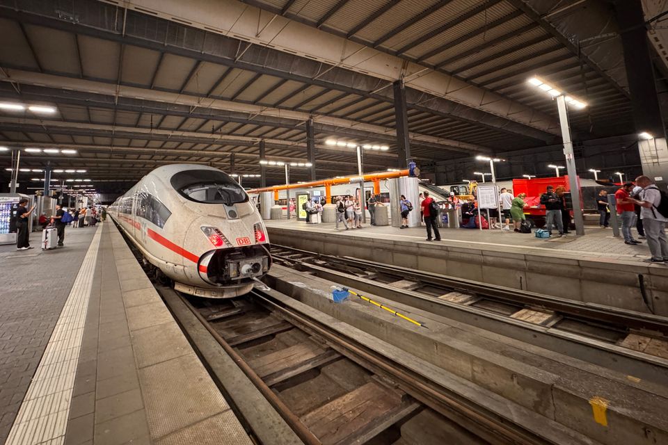 Wiederaufnahme des Zugverkehrs nach bundesweitem Ausfall