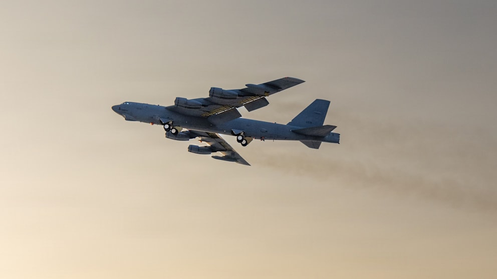 Absturz eines B-52 Bombers auf der Edwards Air Force Base