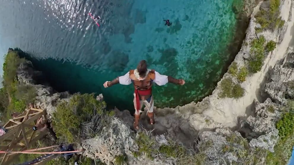 Weltrekord im Stuntspringen: Beeindruckender Sprung aus 18 Metern Höhe
