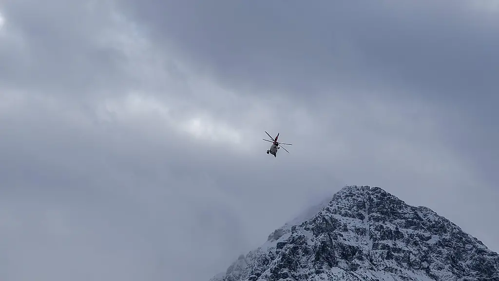 Bergsteiger überlebt Sturz in Tiroler Bergen