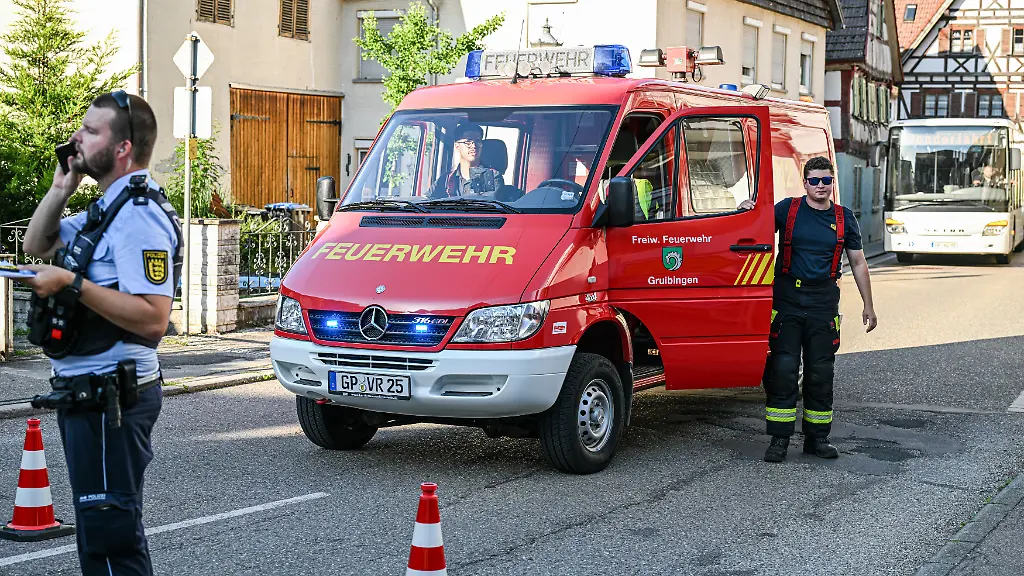 Gefahrgut auf der A8: Evakuierungen und Waldbrandgefahr