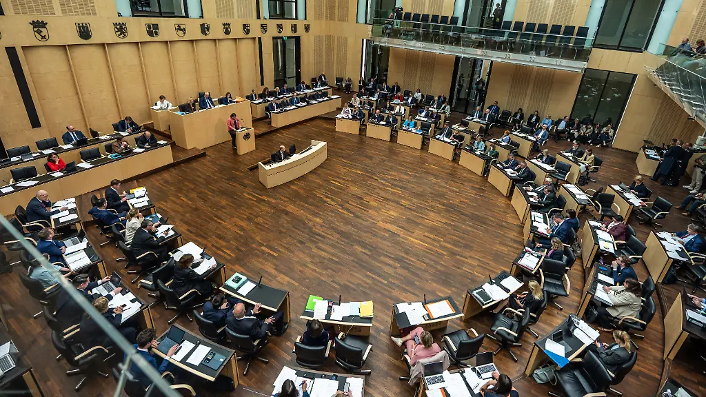 Bundesrat genehmigt Rentenerhöhung und Apothekenreform