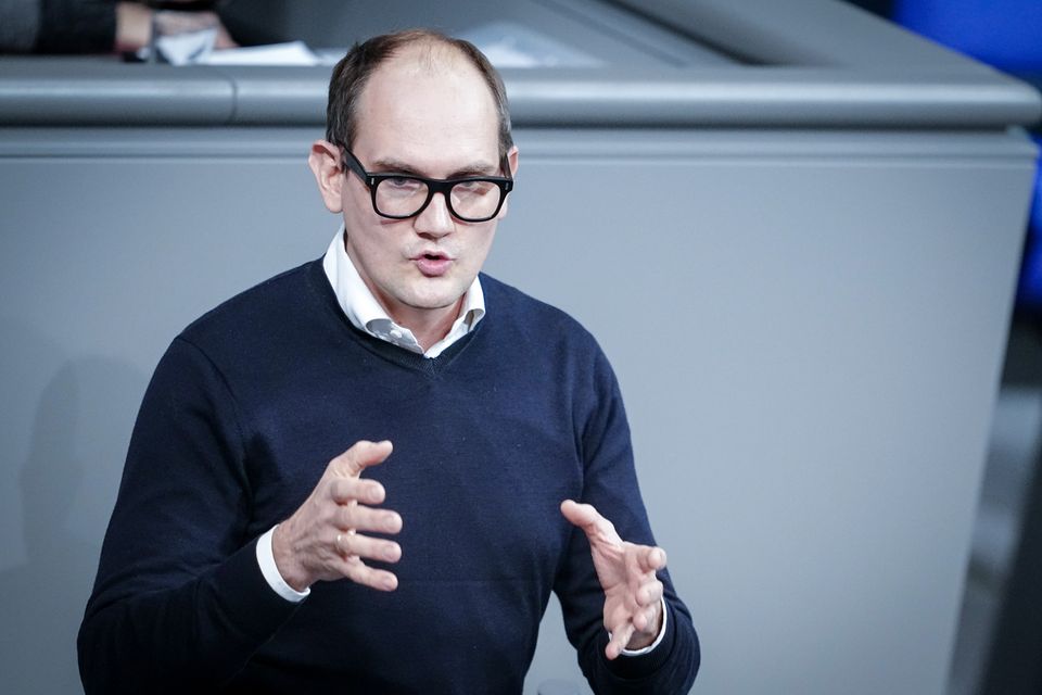 Kritik an Pflegereform: Grüne und Linke äußern Bedenken